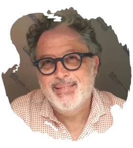 Angel Mestre mirando hacia el frente