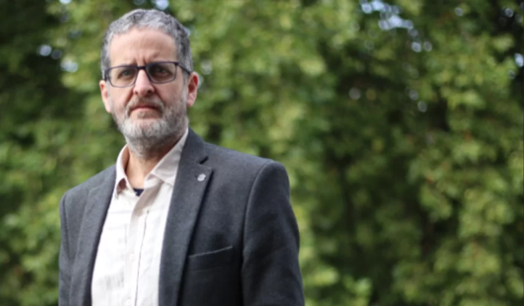 Carlos Lloró Escritor y Músico cubano.