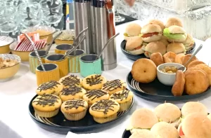 coffee tradicional con mate, termos y sopaipillas